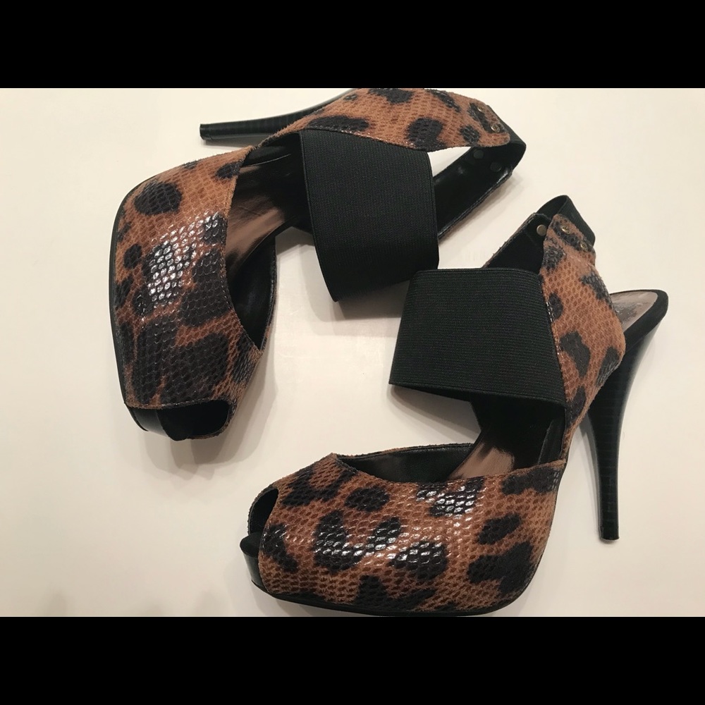 Simply Vera Wang Leopard Heeled Sandals - Picture 5 of 8